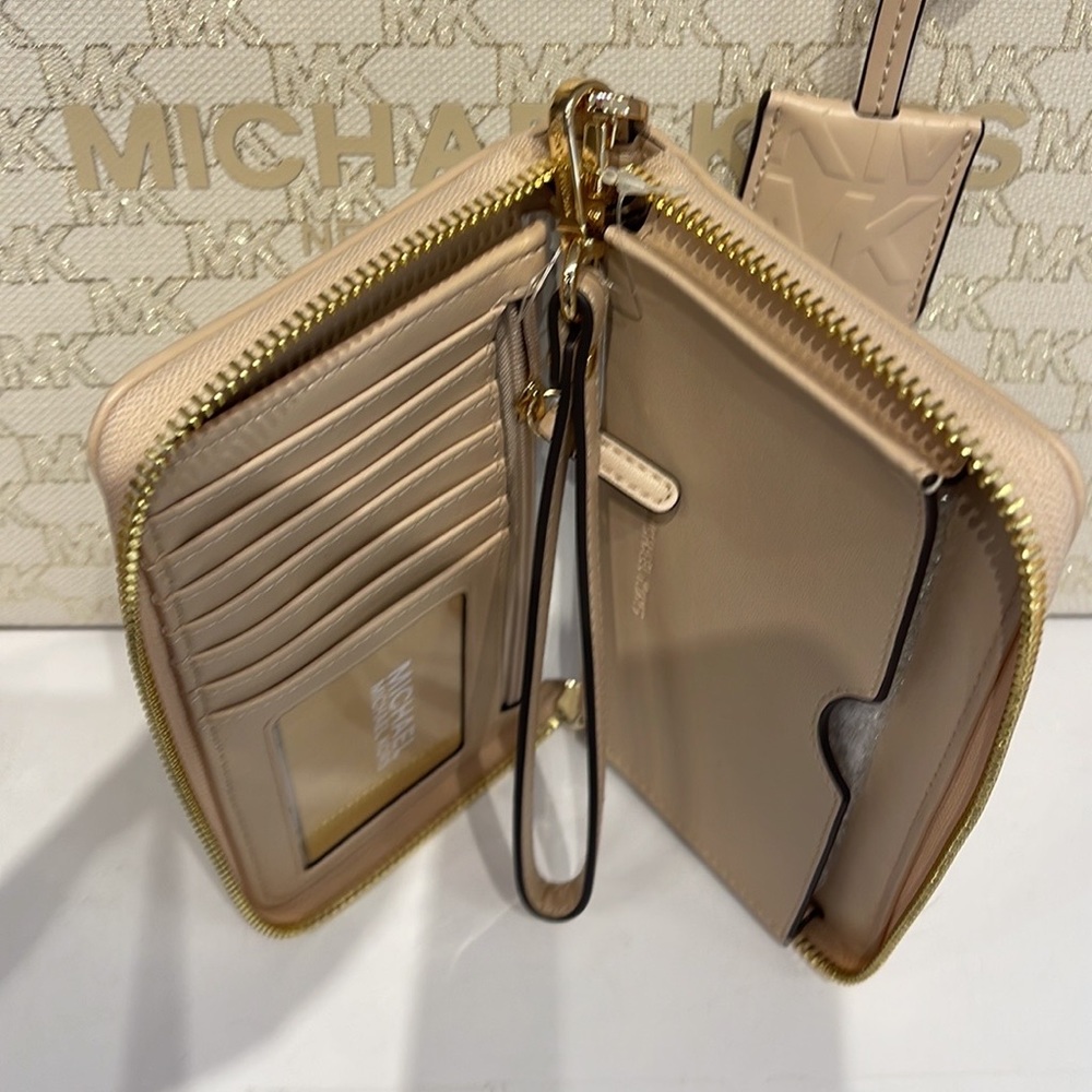 Michael Kors Jet Set Travel Large Phone Case Wristlet Wallet MK Natural Multi - Picture 14 of 16